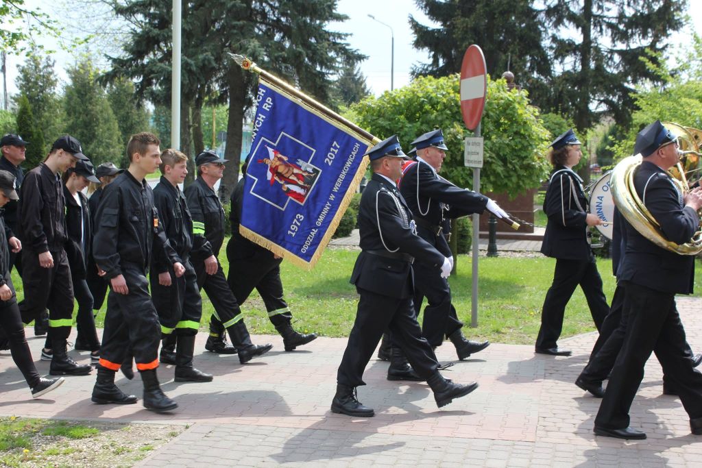 Gminne obchody Dnia Strażaka oraz uroczystość nadania sztandaru Oddziałowi Gminnemu ZOSP RP w Werbkowicach