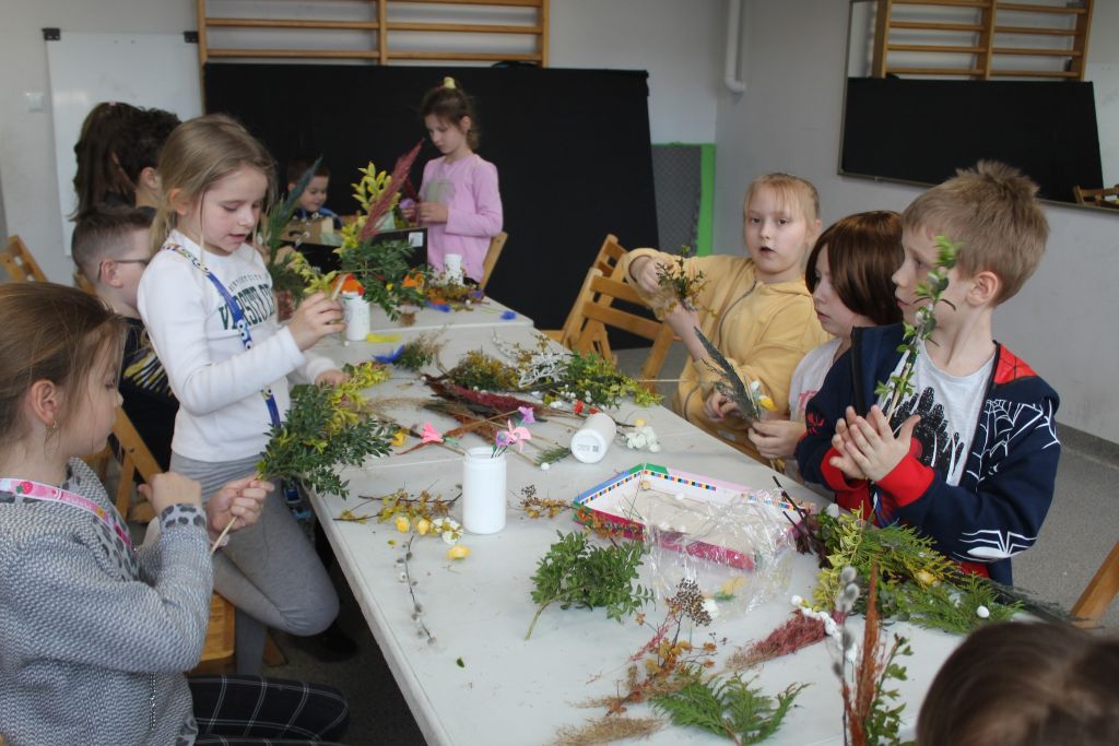 Wiosenne zajęcia plastyczne i małego konstruktora w GOK